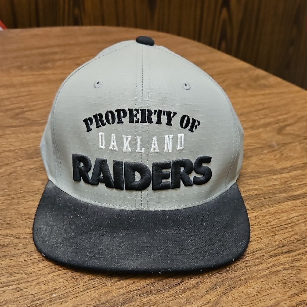 Vintage NFL Oakland Raiders grey and black baseball cap